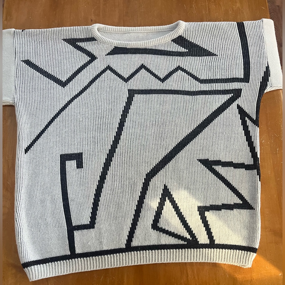 Chic 90s Monochrome Geometric Knit Sweater - Picture 6 of 9